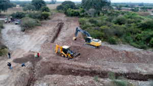 El acueducto recorre 2.900 metros, y requirió atravesar el río Perico.
