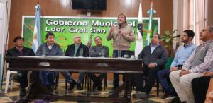 El ministro Rizzotti fue acompañado por el gabinete municipal del intendente Jayat y por funcionarios de Ordenamiento Territorial y Vivienda.