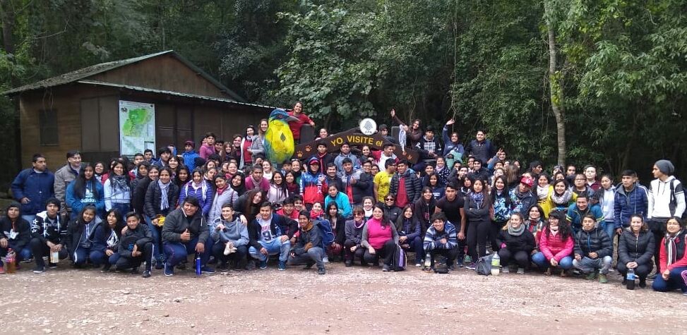 Estudiantes y profesores en el campamento realizado en Calilegua.