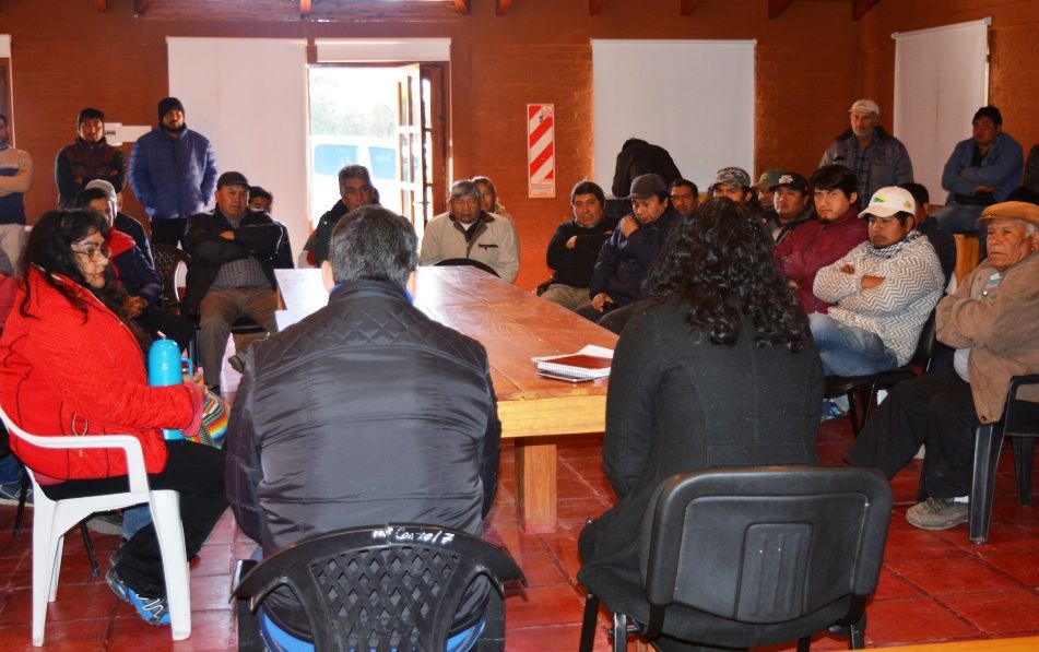 Gobierno afianza vínculos con el sector tabacalero.