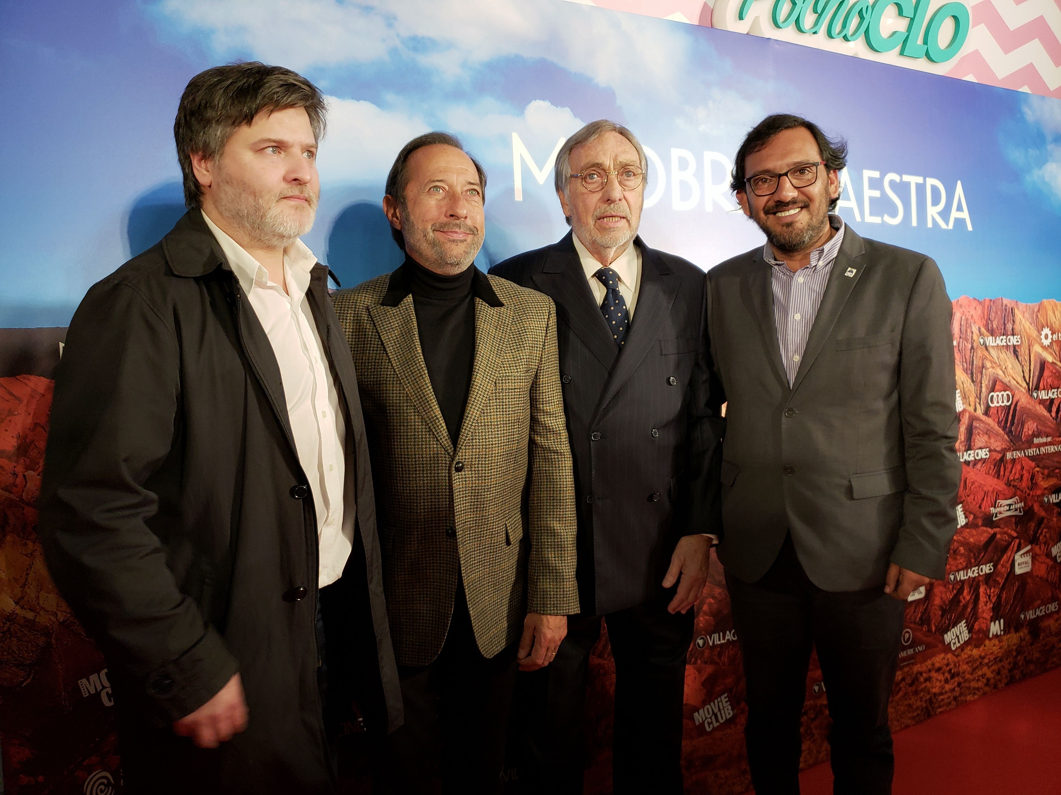Medina Zar junto a Brandoni, Francella y Duprat al concluir la avant premier en Buenos Aires.