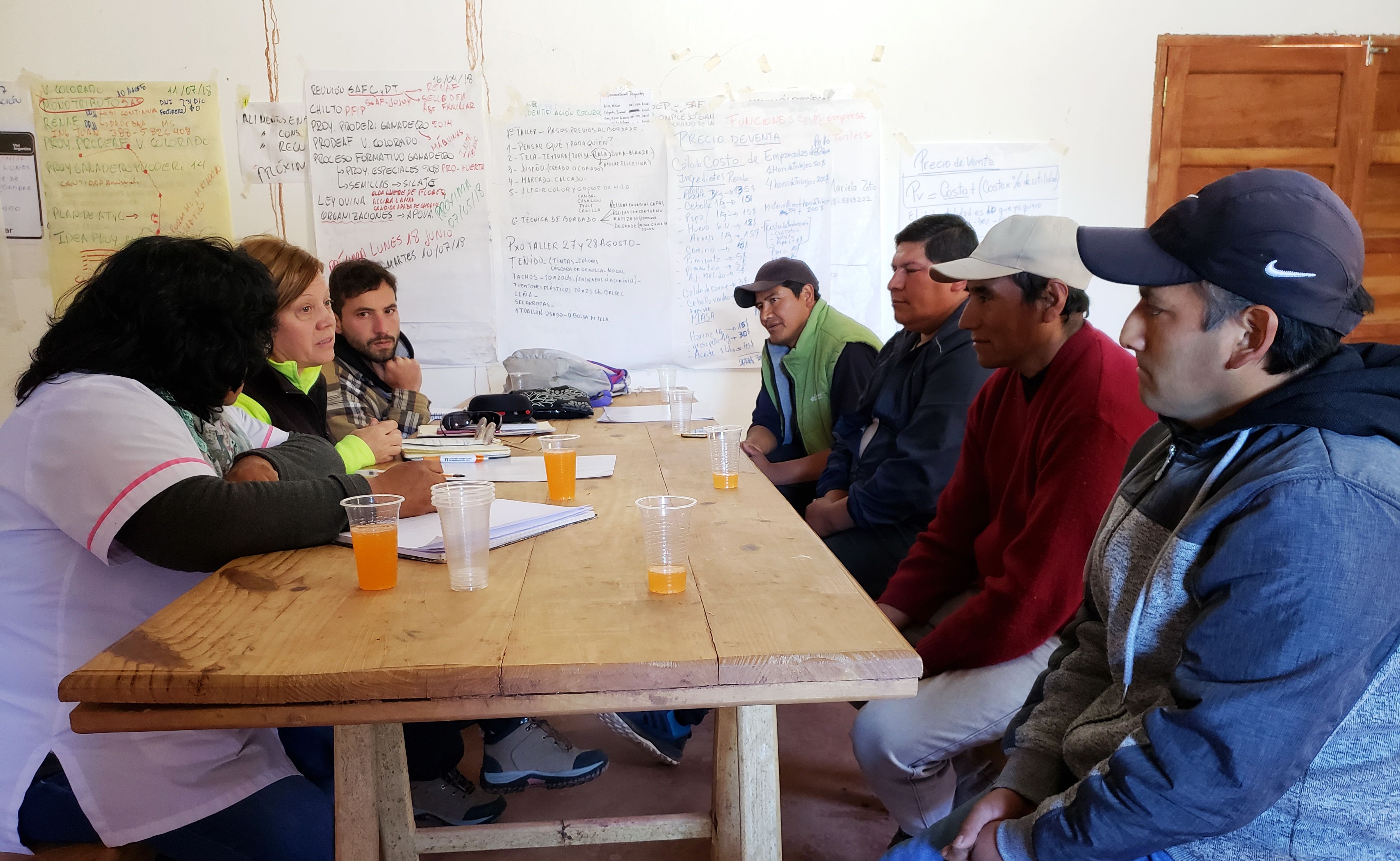 Intensa Jornada de trabajo de la Coordinadora de la Unidad de Gestión, Mónica Montenegro con los integrantes de la Unidad de Gestión Local de Valle Colorado