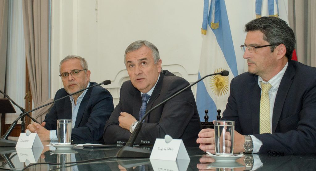 El gobernador Gerardo Morales, en compañía del ministro Abud Robles y el fiscal Miranda, anuncia la venta del ingenio La Esperanza al grupo Omega/Alesa.