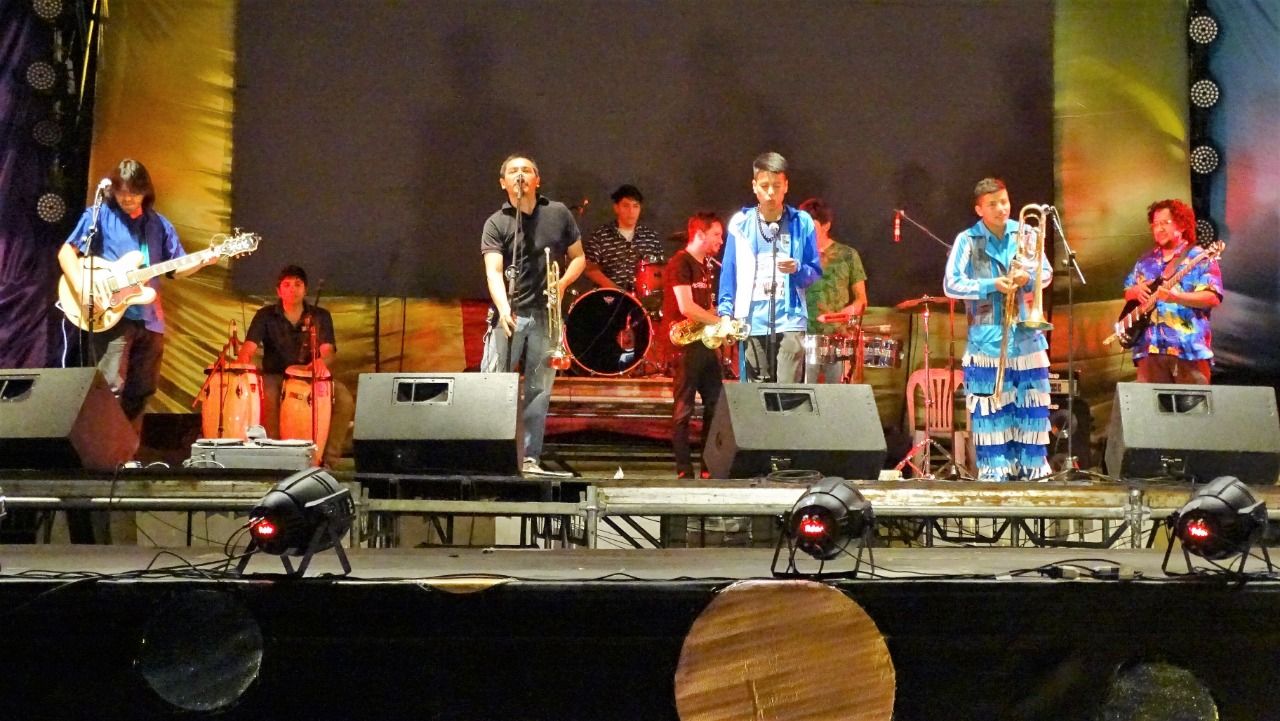Combo Locoto durante su presentación en el escenario del Festival Nacional de la Pachamama