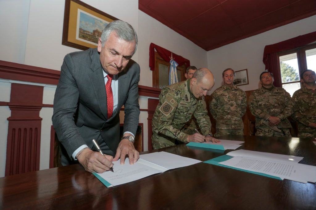 Provincia y Ejército firmaron un convenio de cooperación para el desarrollo de infraestructura