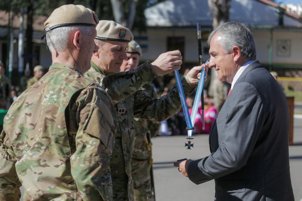 El Ejercito le entregó al Gobernador Morales el Premio “Gran Cruz de los Andes” por su constante apoyo