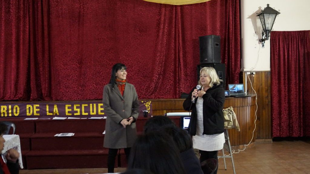 La secretaria Brajcich visitó la Escuela Monteagudo durante la jornada institucional.