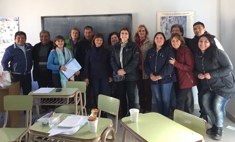 Directores y supervisores junto a la ministra Calsina, en la jornada realizada para hacer conocer el plan de capacitación laboral destinado a estudiantes de secundaria.