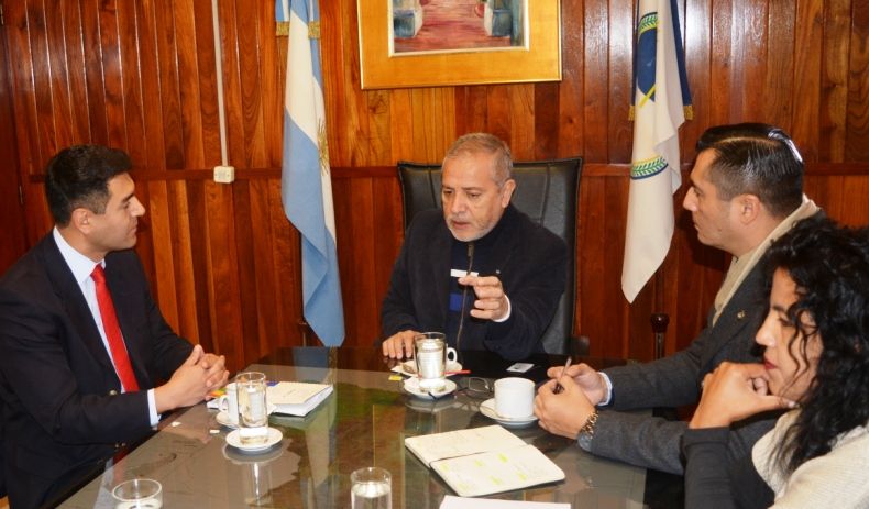 El ministro Abud Robles encabezó el encuentro. 