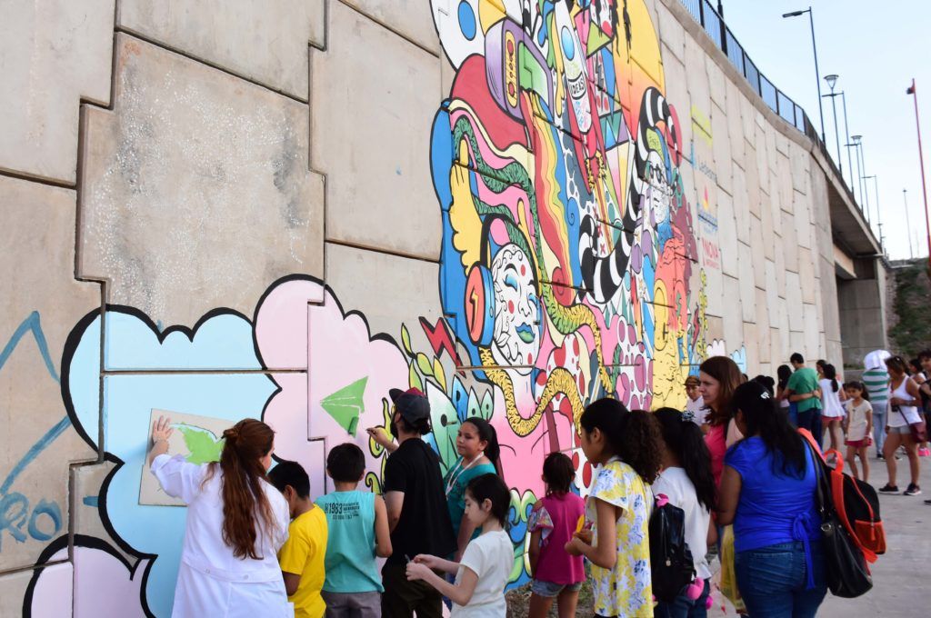 Los niños pudieron hacer una intervención al mural ubicado al frente del edificio de IxD Jujuy.