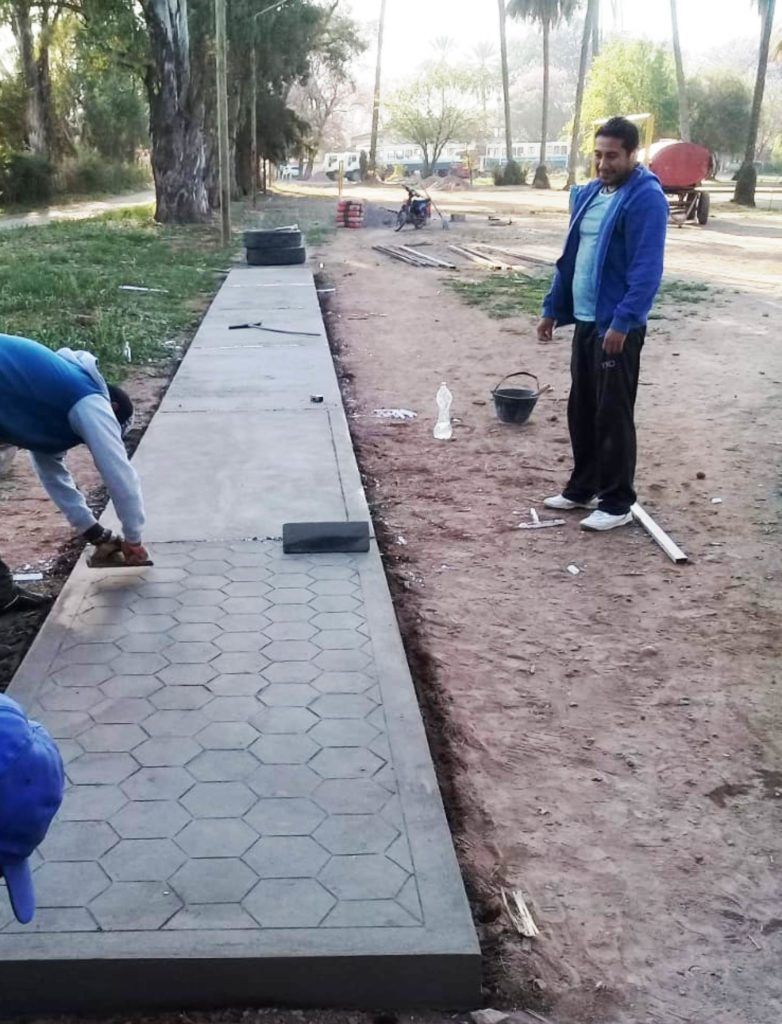 Con los aportes de materiales, conducción técnica y gestión de convenio, el Ministerio de Infraestructura promociona también el trabajo local, ya que la mano de obra es municipal.