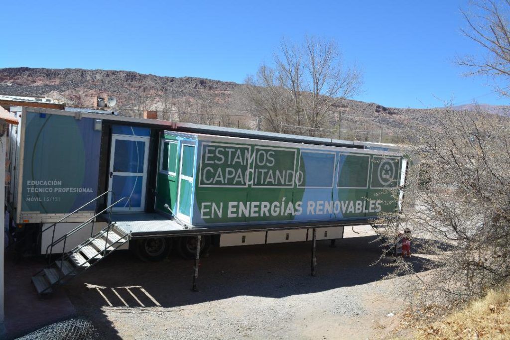 El Aula Taller Móvil (ATM) N°5 de “Energías Renovables y Alternativas” llegó a Humahuaca.