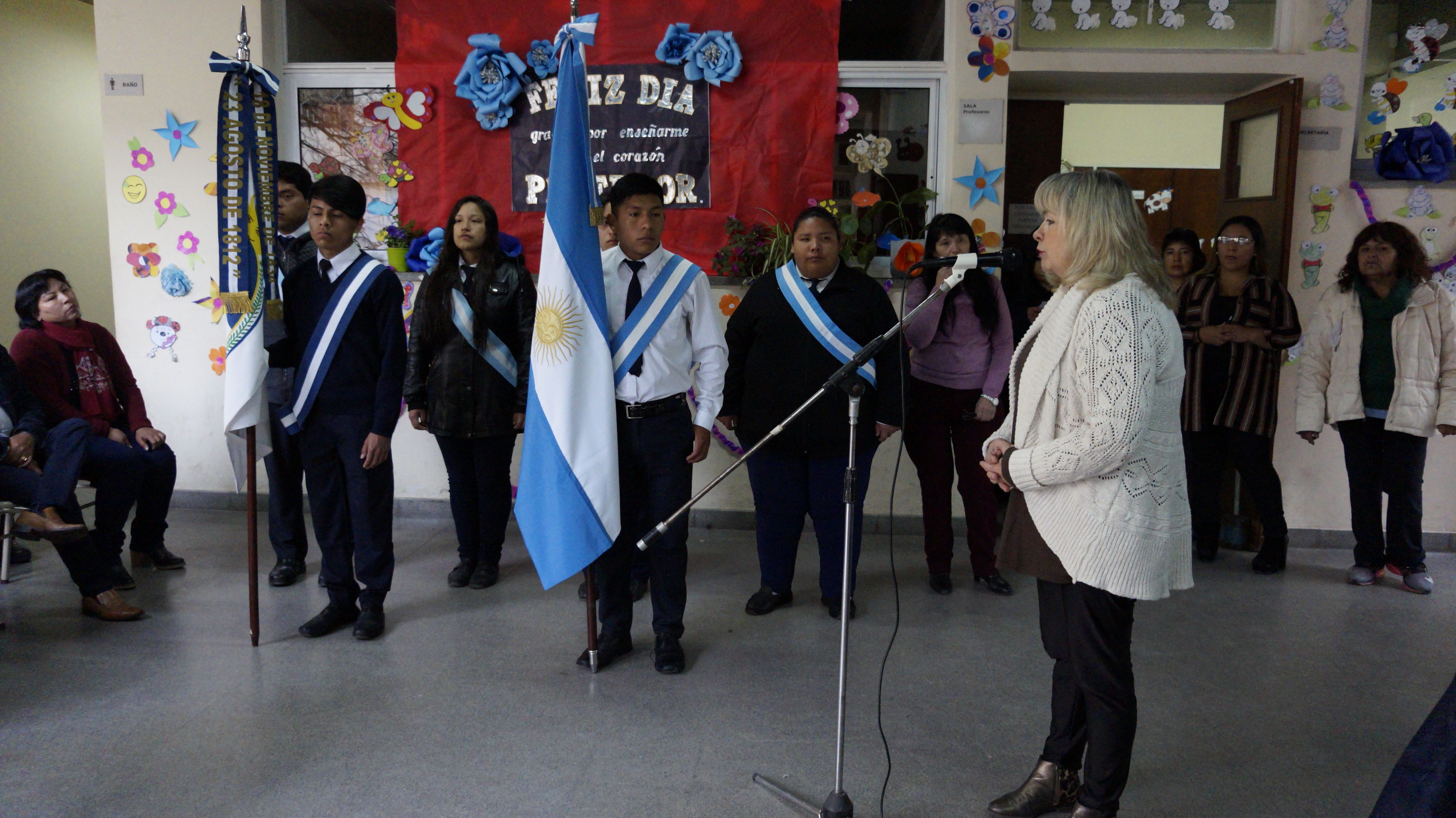 La secretaria de Gestión Educativa, Aurora Brajcich, habla en la ceremonia.