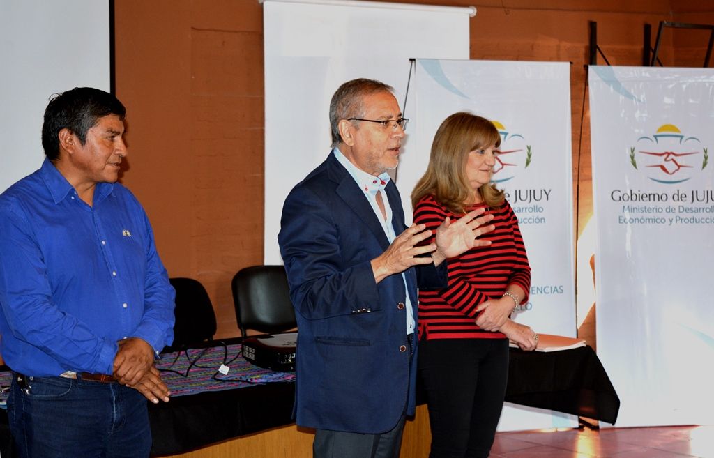 Ministro Abud Robles junto al Secretario Félix Pérez y la Coordinadora Mónica Tais