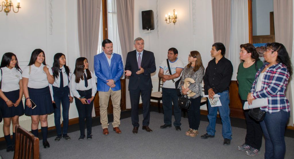 El Gobernador Gerardo Morales, recibió a profesores y alumnos de Abra Pampa. 