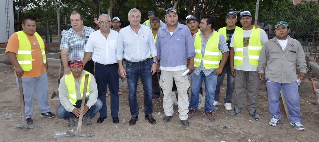 Morales y Bravo junto a los cooperativistas de Tiempo Bueno