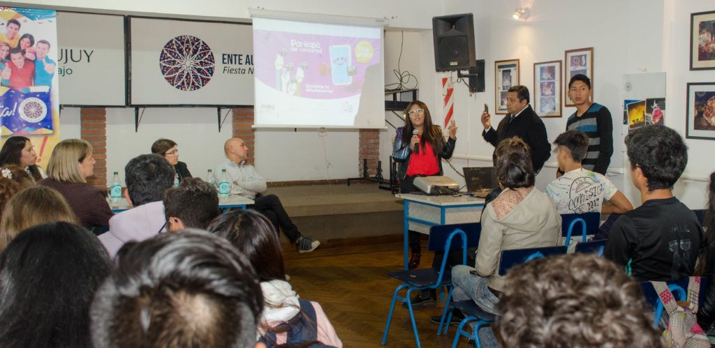 Vanesa Humacata, referente del Pacto Social por la Educación, brindó las referencias técnicas del concurso