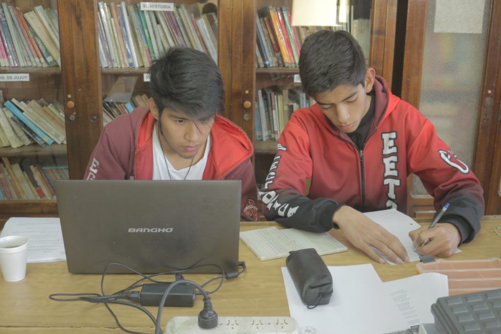 Estudiantes de escuelas técnicas que participaron en las olimpiadas.