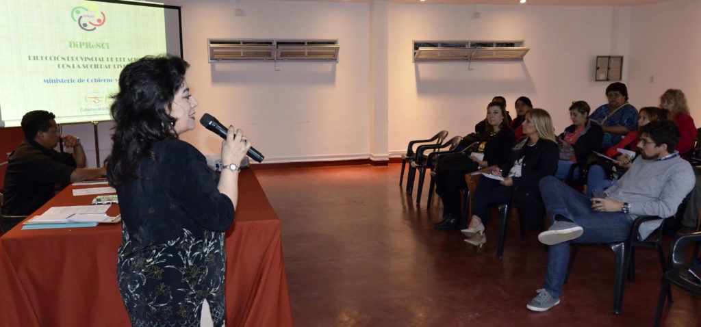 Política de fortalecimiento de organizaciones civiles.