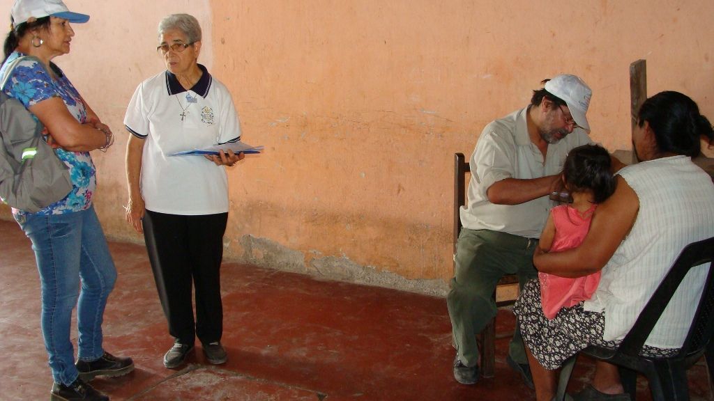 La Secretaria Marta Russo junto a la hermana Sinforana Pliego recorrieron barrios de Perico para visitar familias vulnerables