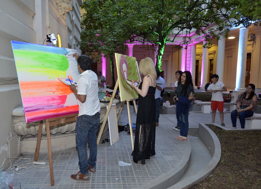 En el patio interno los artistas plásticos pudieron realizar sus obras.