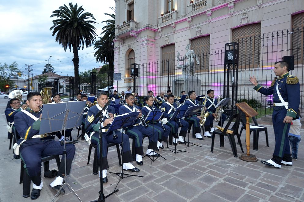 La Banda de Música del RIM20 se presentó con un variado repertorio musical.