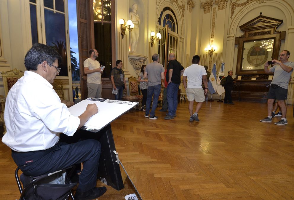 Jorge Janco, realizó en vivo parte de su trabajo en el Salón de la Bandera.
