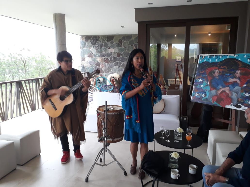 Micaela Chauque durante su presentación