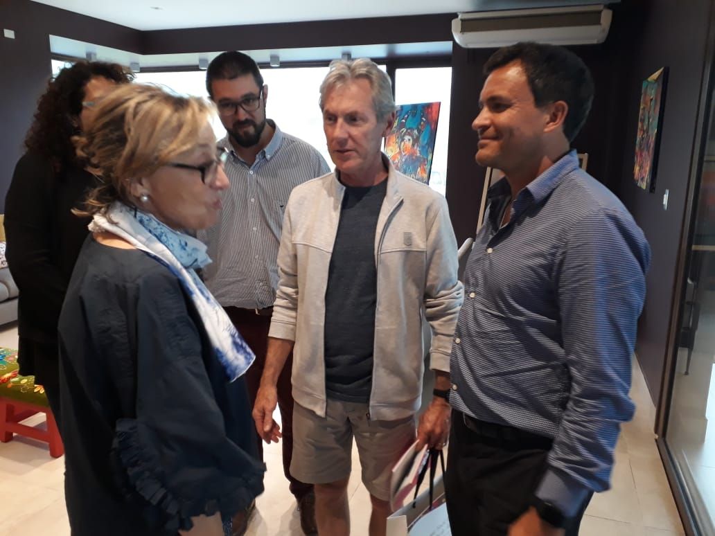 Posadas junto a algunos de los integrantes de Guggenhei, acompañado por el coordinador de Culturarte, Tomás Bree