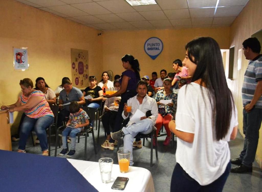 Directora Agustina Fiad y asistentes
