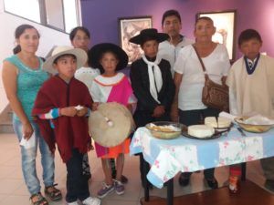 El Comisionado Municipal de Puesto del Marques, Carlos Colqui junto a productoras y copleritos que estarán presentes en el Festival Folklórico del Queso y la Doma de Novillos