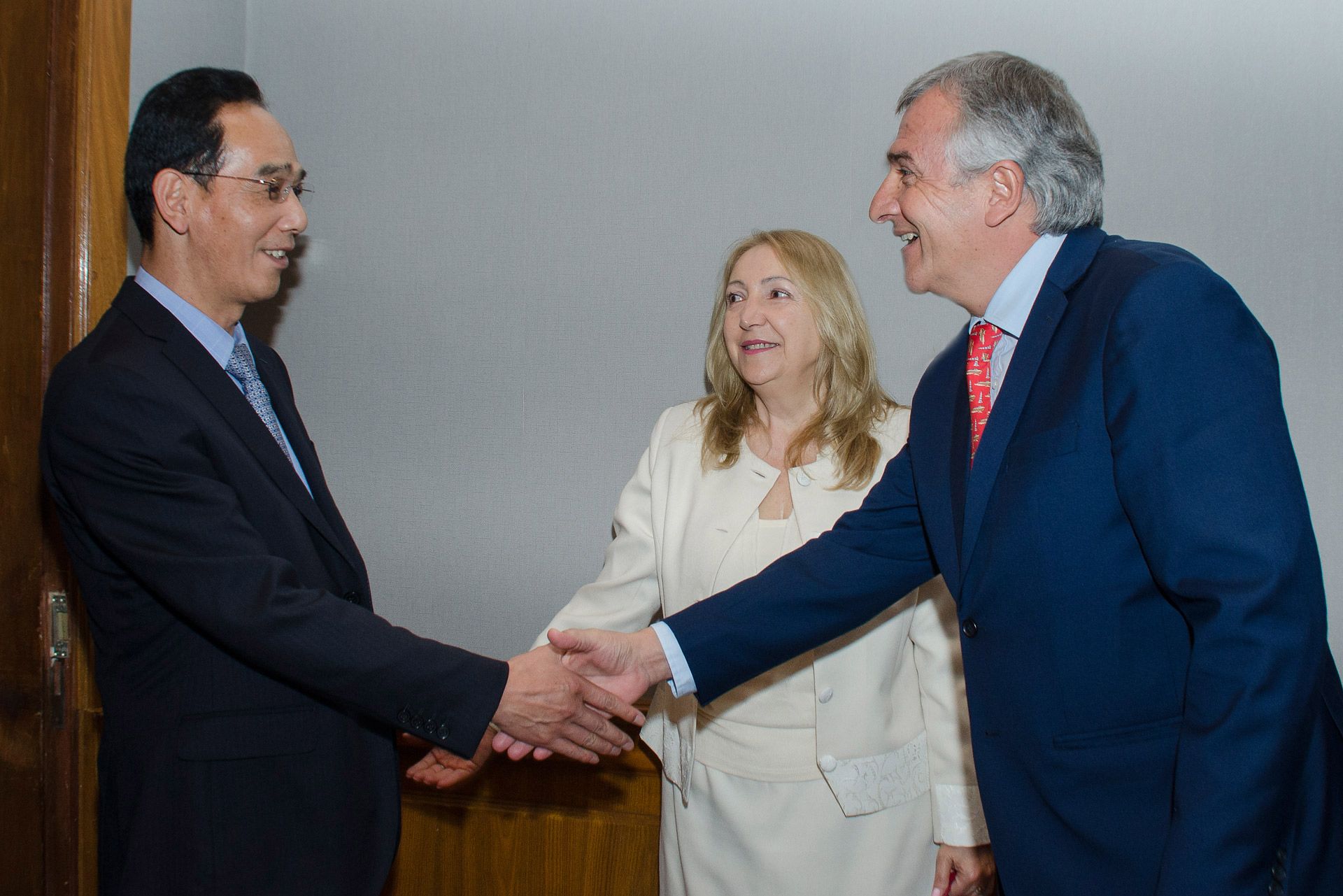 El Gobernador Gerardo Morales, reunión empresarios Chinos.