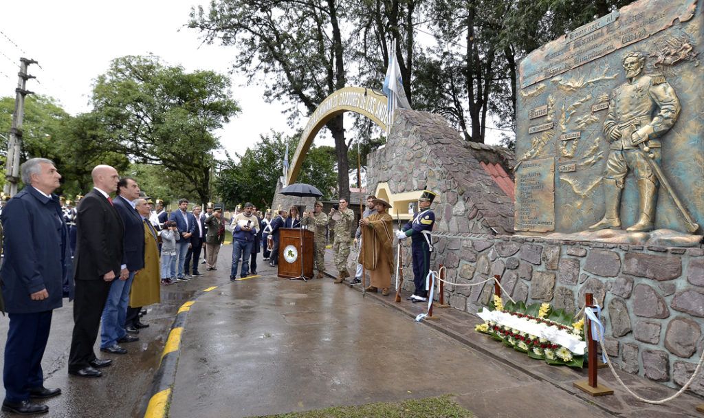 El Gobernador Morales encabezó junto al Coronel Gonzalo Herrera el acto. 