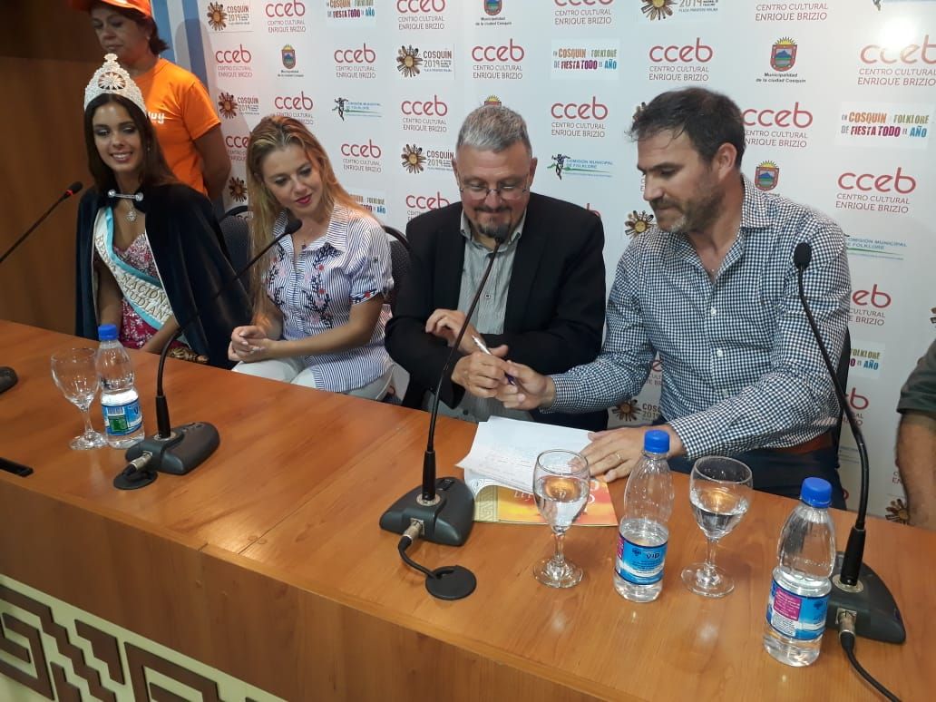 Firma de convenio cosquin