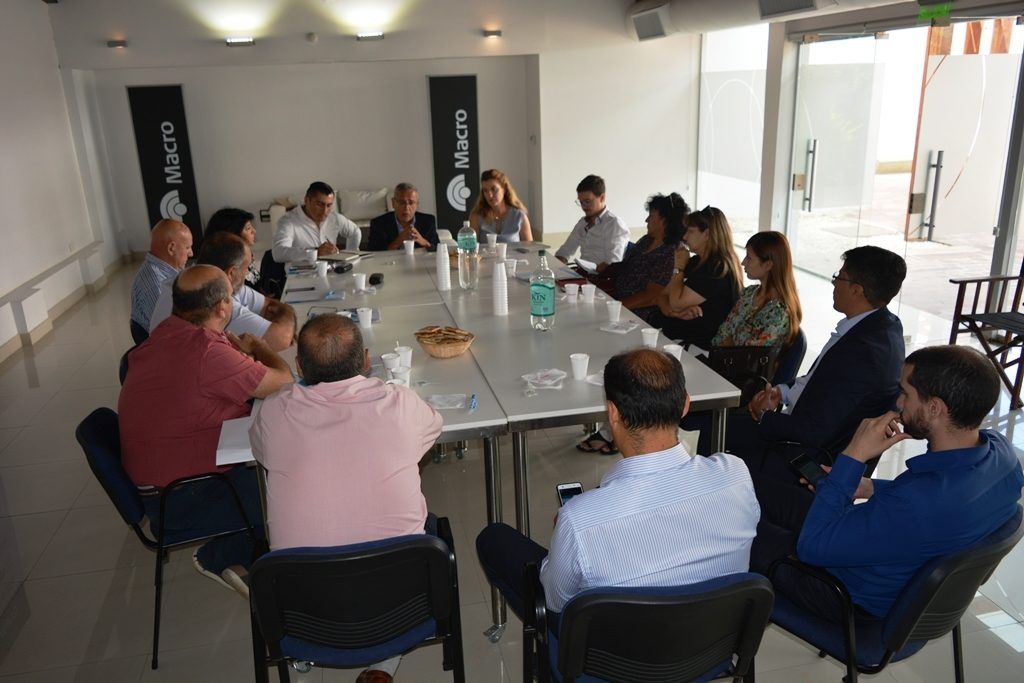 Mesa de empresarios locales.