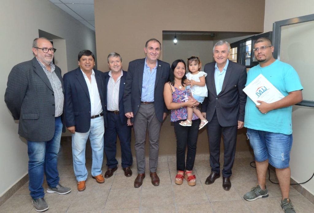 Las autoridades provinciales y municipales acompañaron a las 30 familias de Puesto Viejo