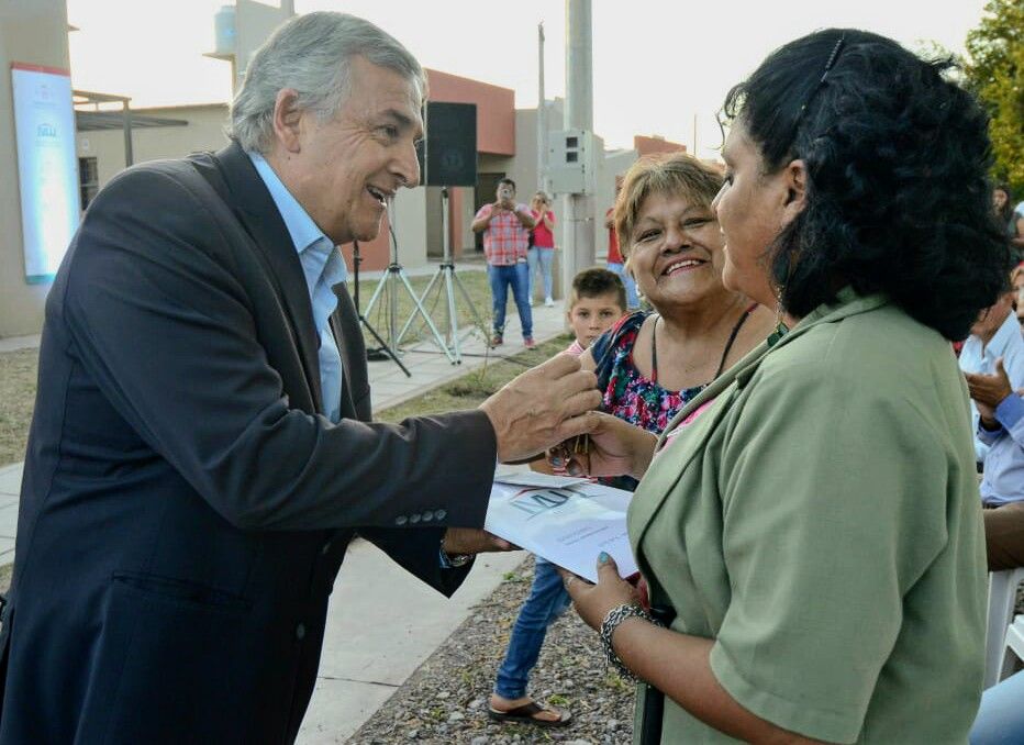 El Gobernador Morales entregó las llaves a las familias adjudicatarias de viviendas en Puesto Viejo 
