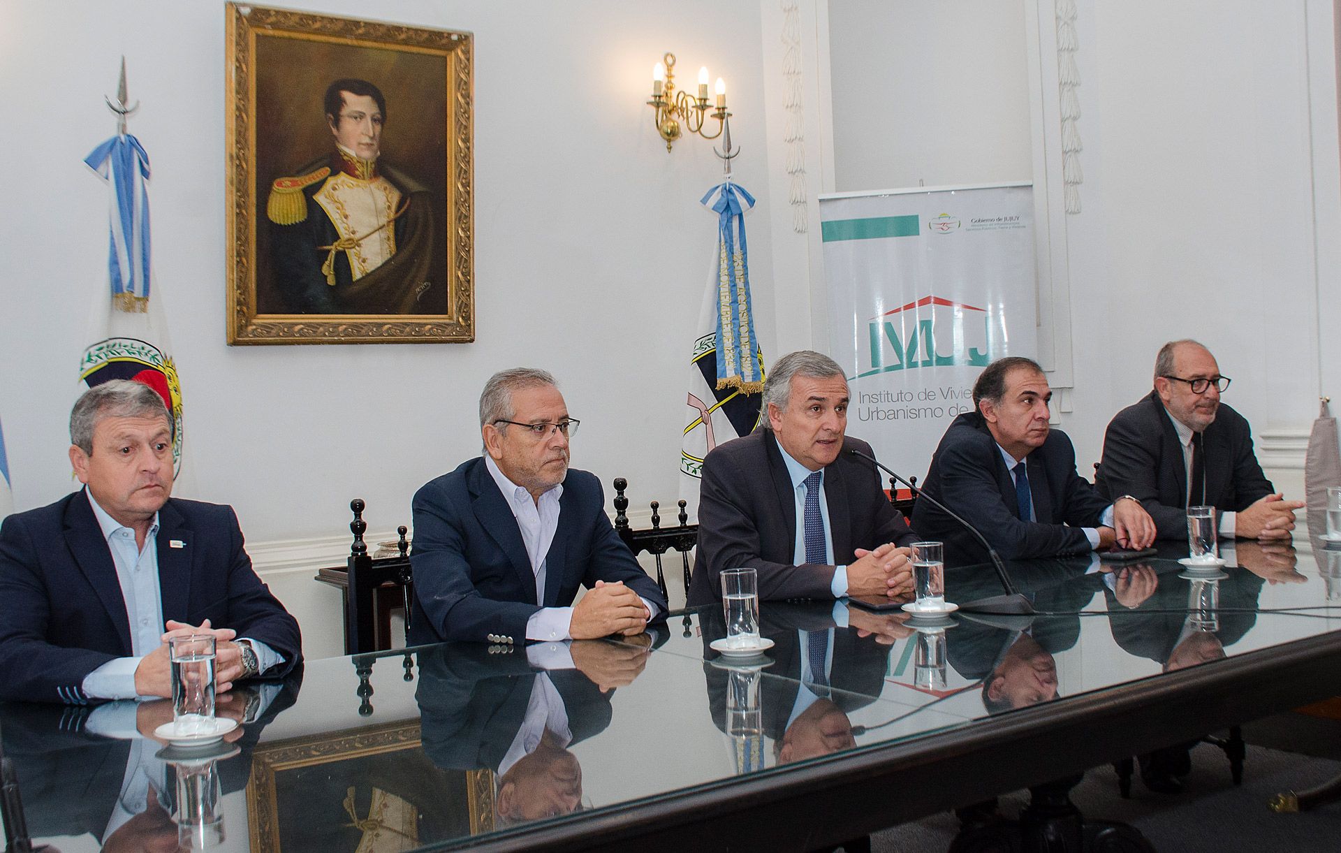 El Gobernador Gerardo Morales, entrega de carpetas y llaves de viviendas.