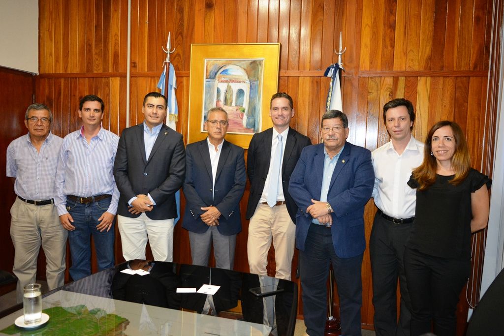 El ministro Abud Robles, junto a funcionarios provinciales y los representantes de la Embajada de la Unión Europea.