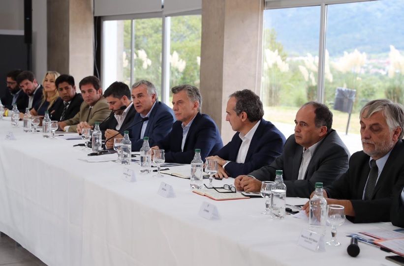 Macri y Morales encabezan la Mesa de Competitividad del litio.