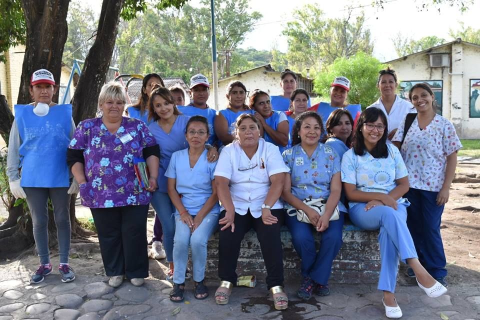 Equipo de Salud realizando descacharrados en los barrios.