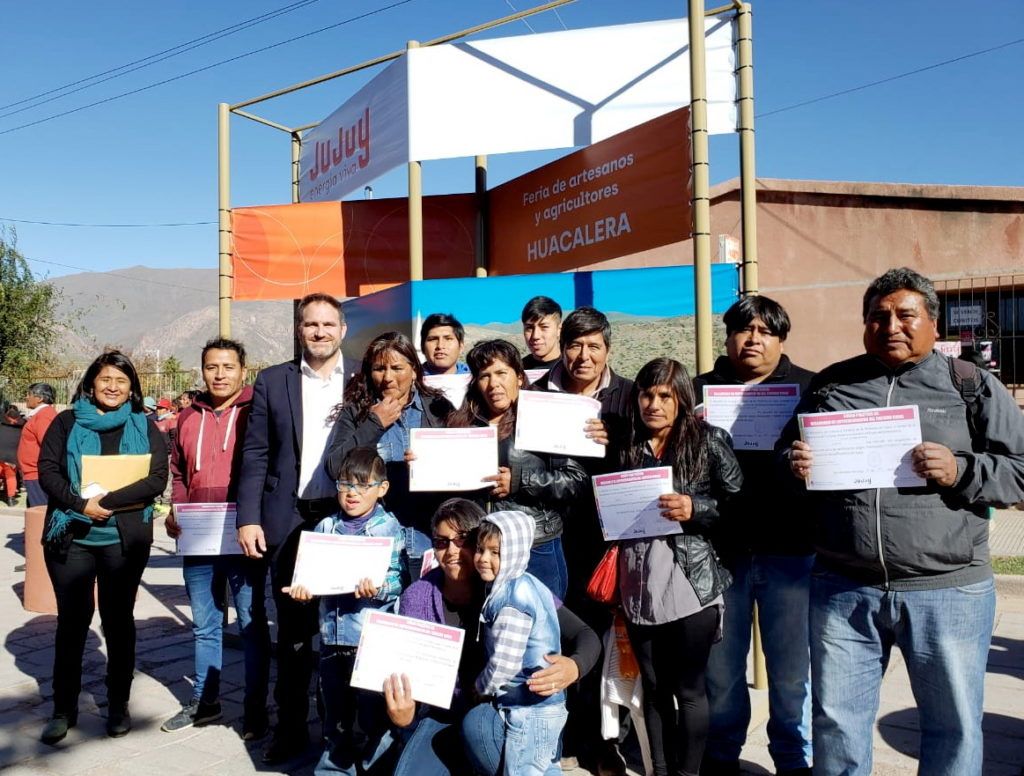 Entrega de certificados de capacitación en Huacalera