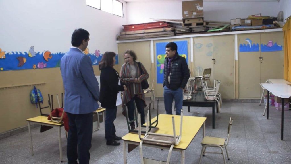 Autoridades del Ministerio de Educacíón en la visita a la flamante sala de nivel Inicial de la Escuela 153 de Finca “La Victoria”, Monterrico.