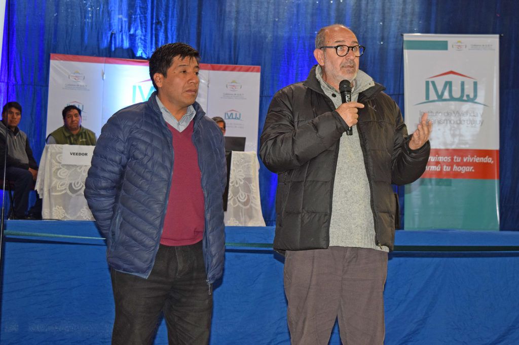 El Vocal Social del IVUJ, Gustavo Muro, junto al intendente de Abra Pampa, José Liquín