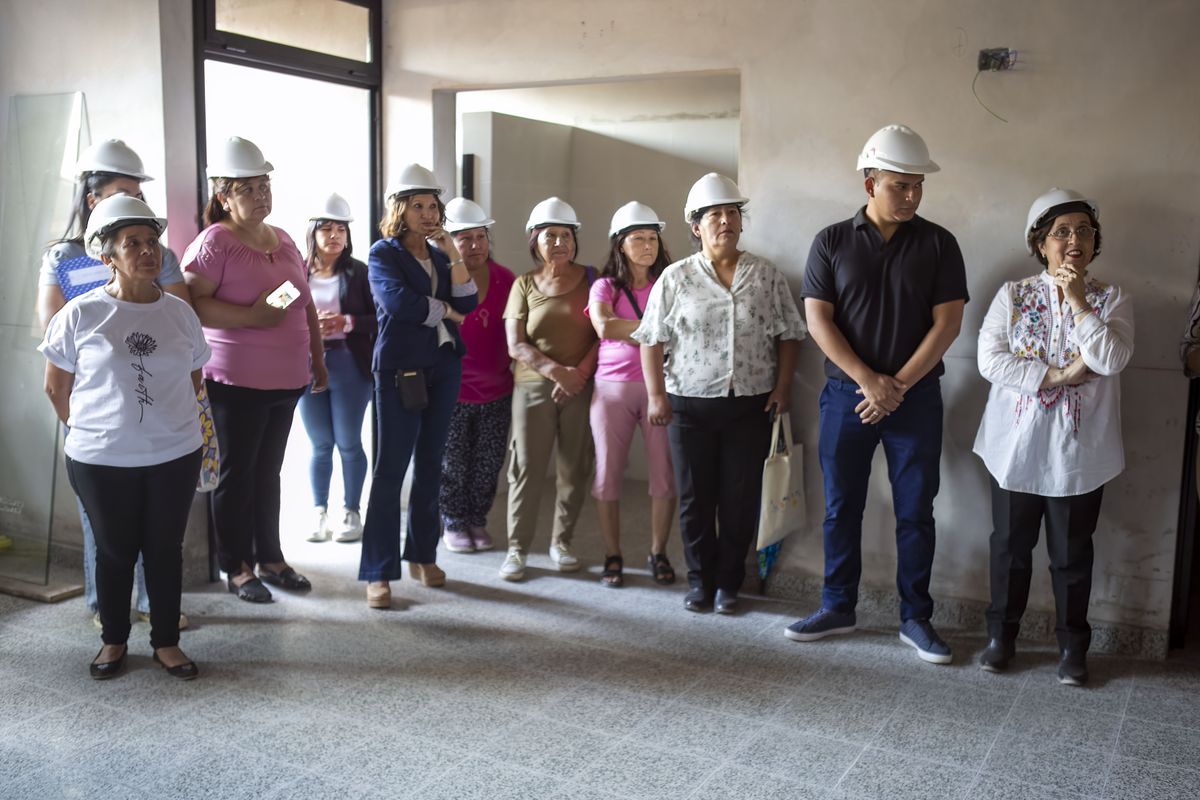 Autoridades y vecinos recorren obras de refacción integral de instituciones educativas Autoridades y vecinos recorren obras de refacción integral de instituciones educativas