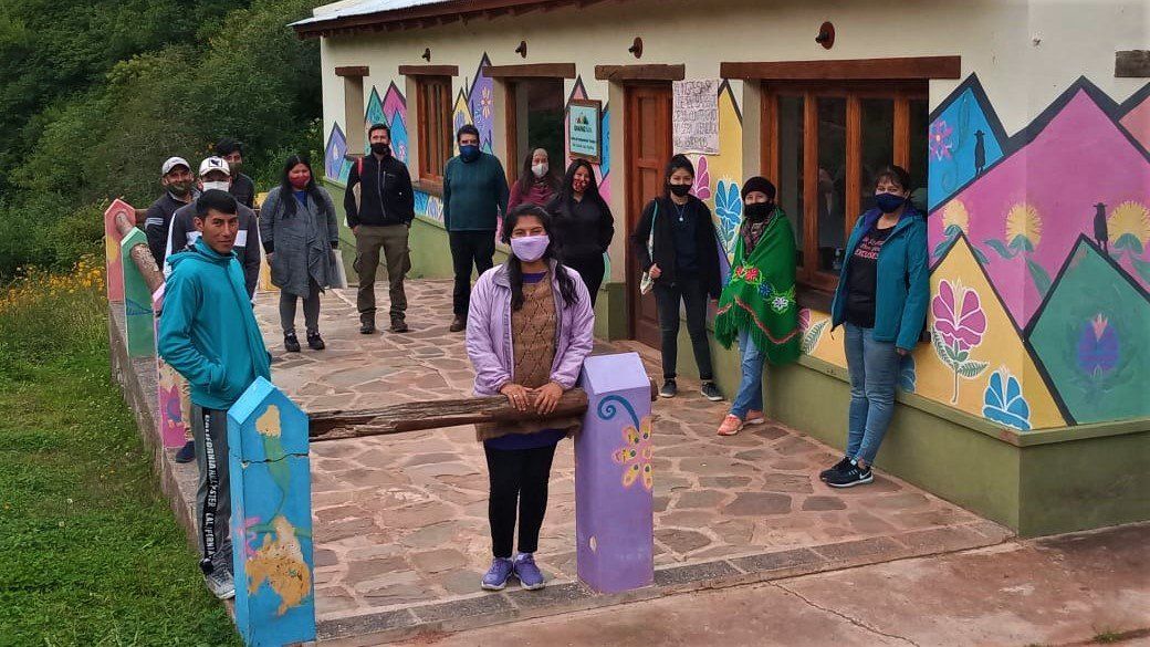 Jóvenes de Valle Colorado junto a representantes de la Fundación Biodiversidad y de la Secretaría de Pueblos Indígenas.