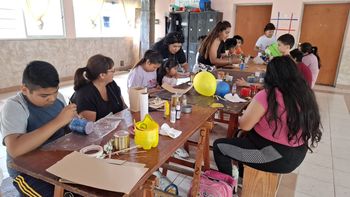 Creando con las manos: taller de reciclaje en Palpalá