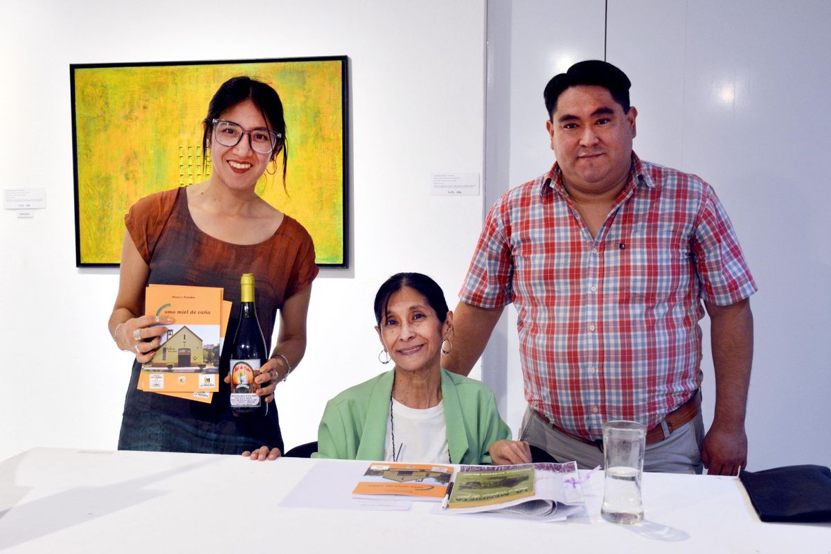 Se presentó el libro Como miel de caña de Mónica Paredes Se presentó el libro Como miel de caña de Mónica Paredes