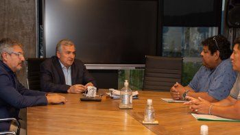 el gobernador dialogo con los representantes de los sindicatos azucareros de la esperanza y ledesma el gobernador dialogo con los representantes de los sindicatos azucareros de la esperanza y ledesma