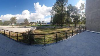 El Complejo Ministerial es abrazado por un parque de 2 hectáreas abierto a la comunidad.